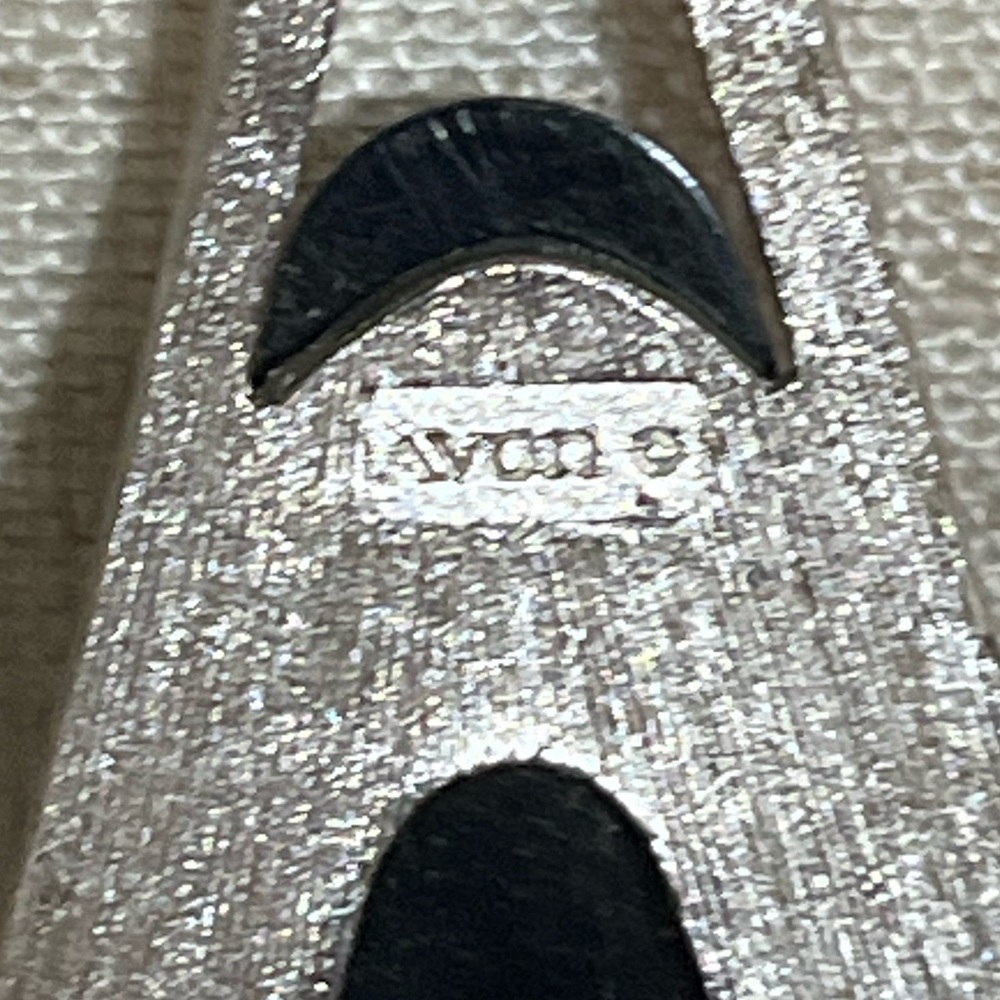 Vintage AVON Egyptian Revival Silver & Black Pendant Necklace - Picture 4 of 7